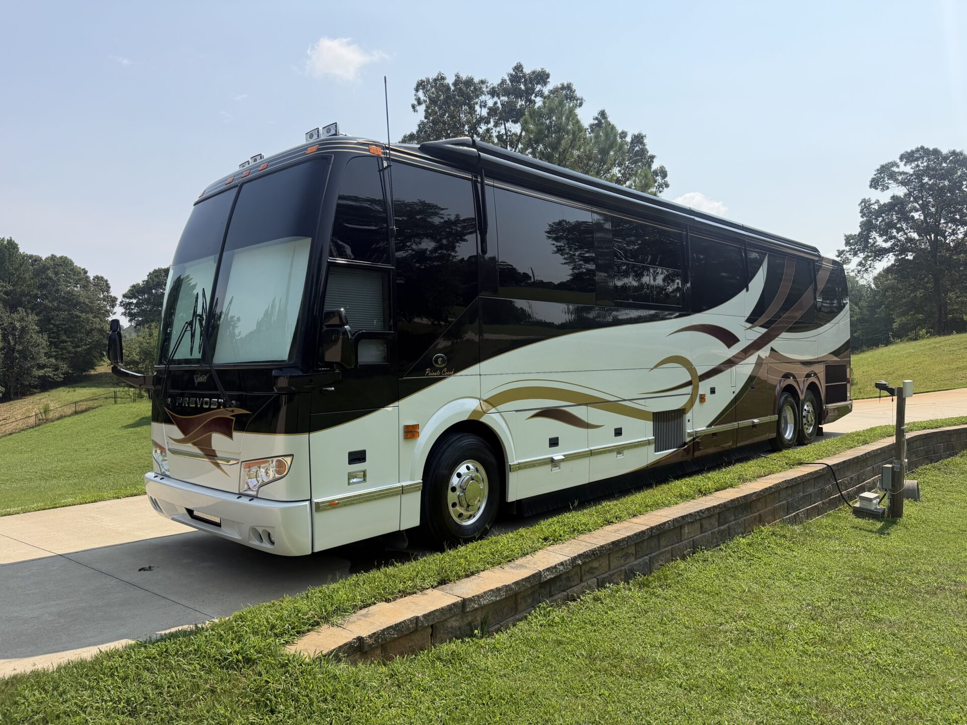 2006 Prevost Featherlite Vantare H3-45