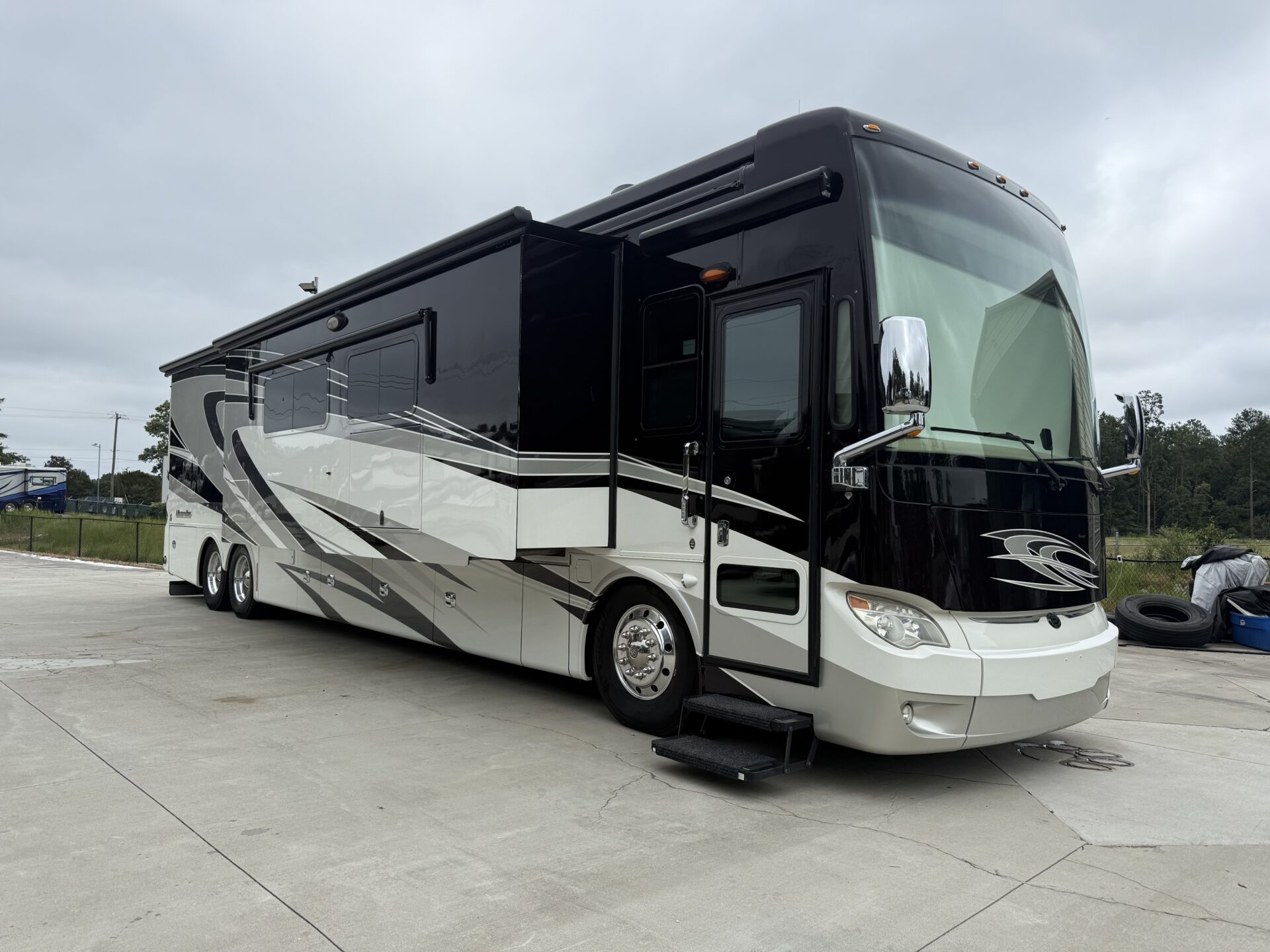 2014 Tiffin Allegro Bus 45LP