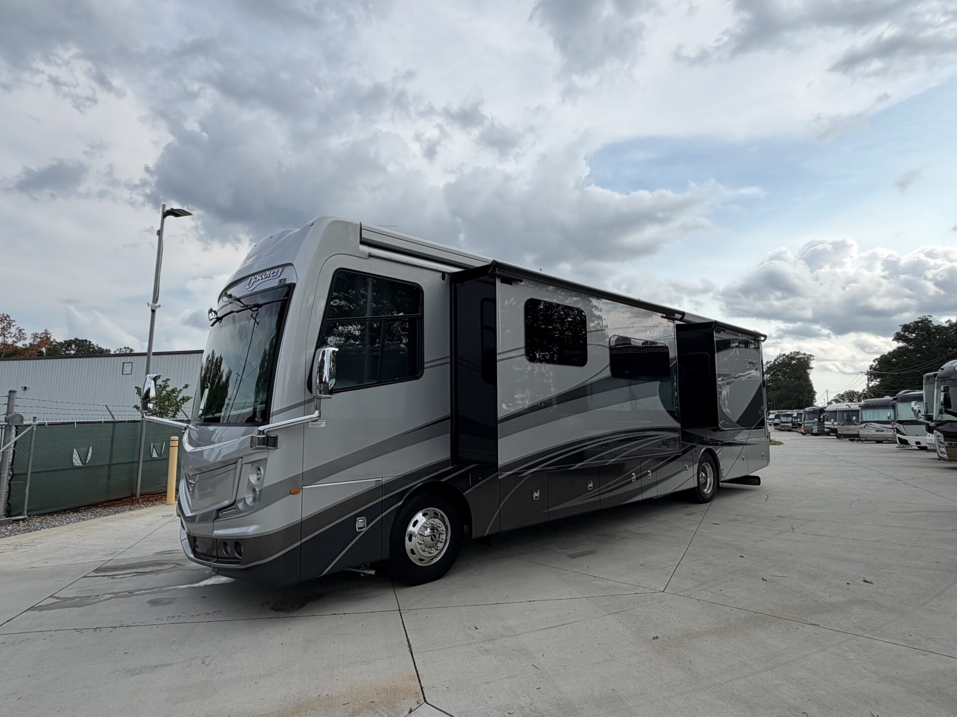 2023 Fleetwood Discovery 40M