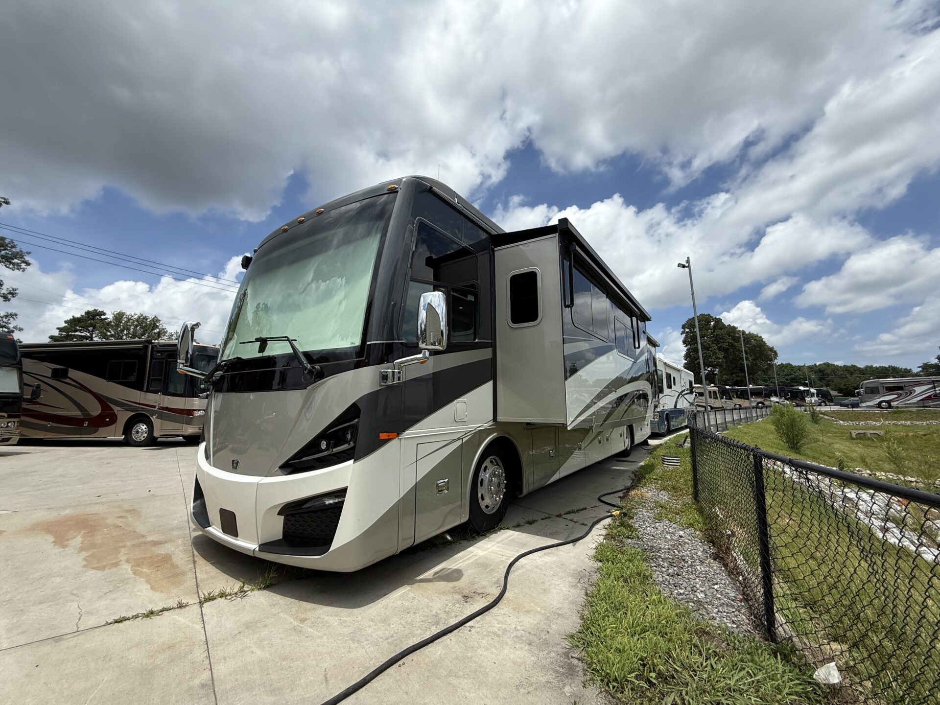 One Owner 2022 Tiffin Phaeton BUNKS 40QKH