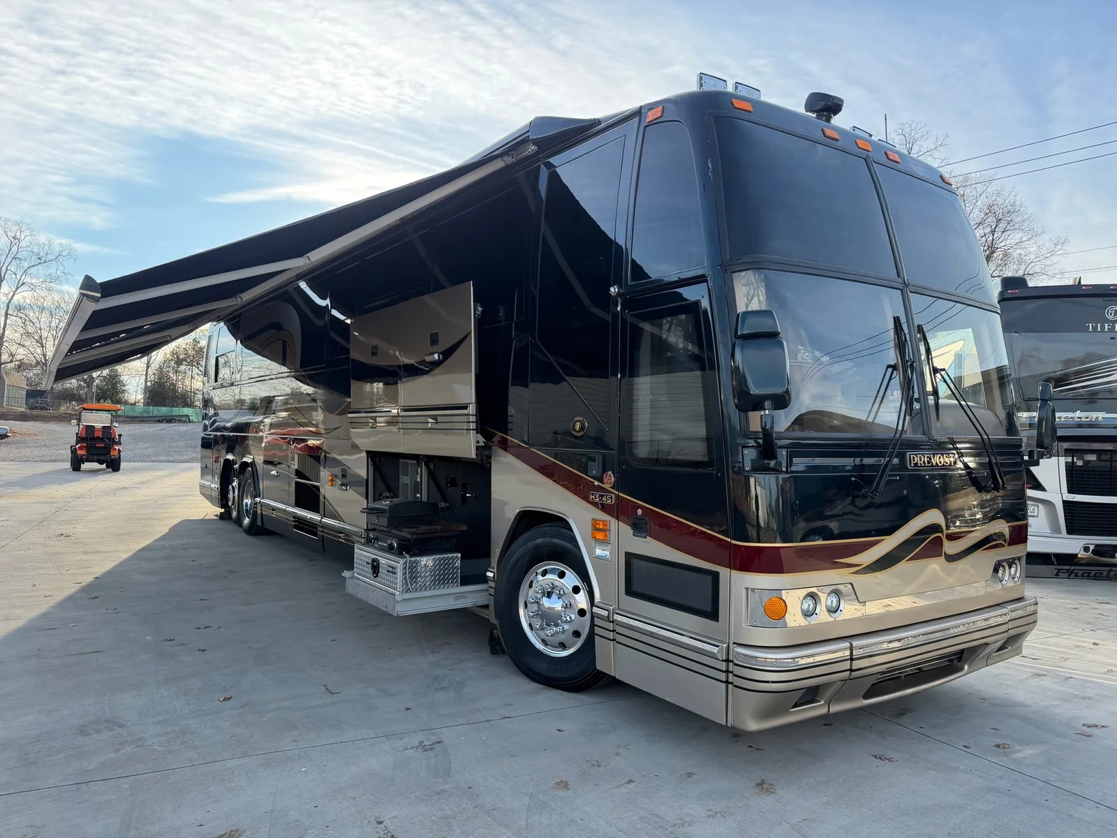 Used 2002 Prevost Featherlite H3-45